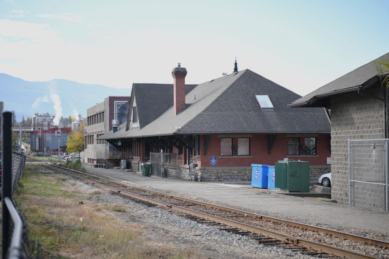 Coffee & pastry, or beer & sandwich, but no passenger train!  
The CP station at Vernon, BC sits at Mile 85.4 of the CN Okanagan Sub., but it no longer caters to passengers who want to go to Kelowna or Kamloops from this nice little Okanagan Valley town. 
The classic railway structure now houses a specialty coffee counter, pastry bakery, and, a licensed dining room.
I was tempted, but didn't give in to my cravings for a mid-morning java and donut, or at noon hour for a barley sandwich and soup. Maybe on the next visit. :-)