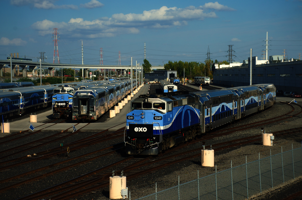 EXO 1209 is leaving the maintenance centre in Montreal at the start of the afternoon rush hour last Friday. At left is wrecked F59PH EXO 1346, fatally damaged in a collision with CN X376's light power last November.