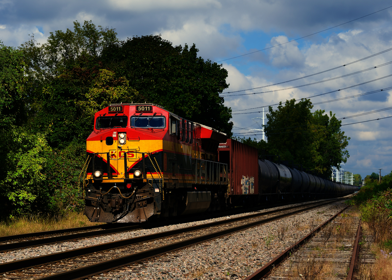 A KCS ET44AC leads ethanol train CPKC 528 past the abandoned LaSalle Yard.