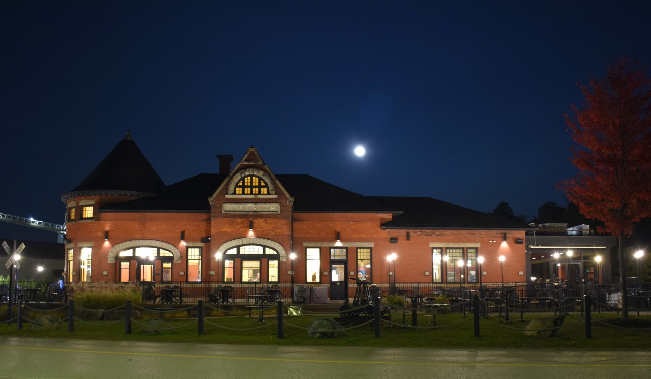 Nice clear evening at Goderich.  The former CP station had been moved a few years ago and now serves as the Beach Station restaurant, where I would heartily recommend the fish & chips. :o)
A beautiful "Hunter's Moon" casts an eye over this historic structure as seen just after sunset.