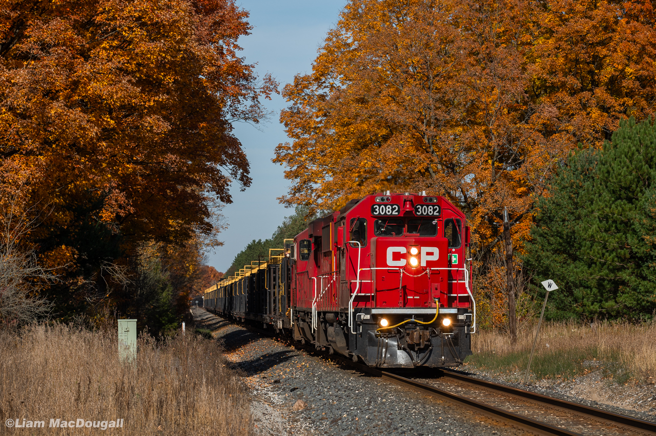 It's been a couple months since a train of high interest for me has run south on the Mactier, but opportunity finally arose in the form of CP 3082 South hauling a half-loaded CWR train bound for Toronto. I must say this geep looks damn good, possibly the best looking CP one I've shot throughout my time foaming. Freshly repainted, nice numberboards, and class lights intact. Seen here passing by the Old Second Road crossing just south of Craighurst with some nice colour on the trees above.