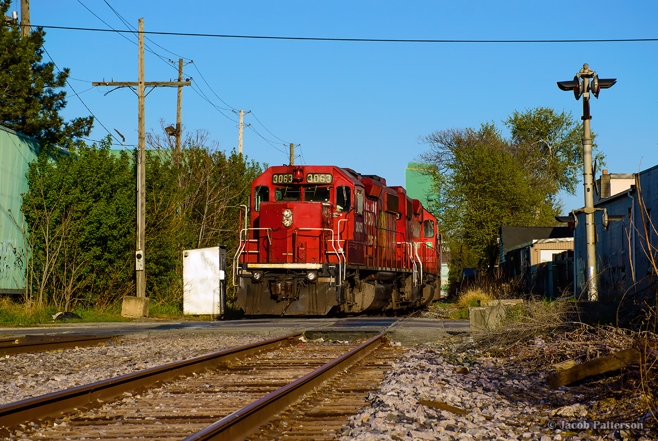 After setting off interchange traffic for CN, H42 returns light power up the Belt Line to Kinnear Yard.