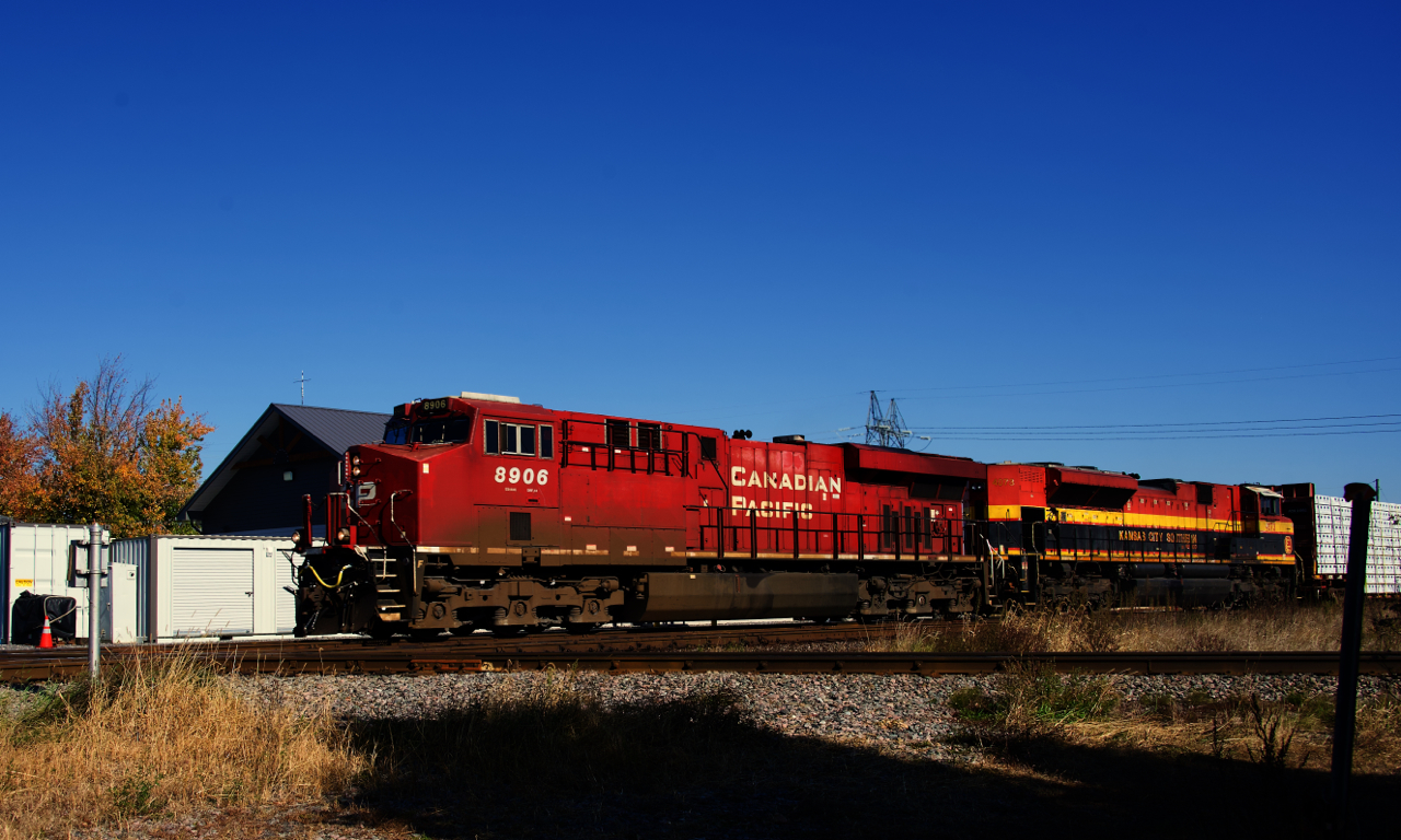 CPKC 231 is about to cross the CPKC/VIA Rail diamond at De Beaujeu.