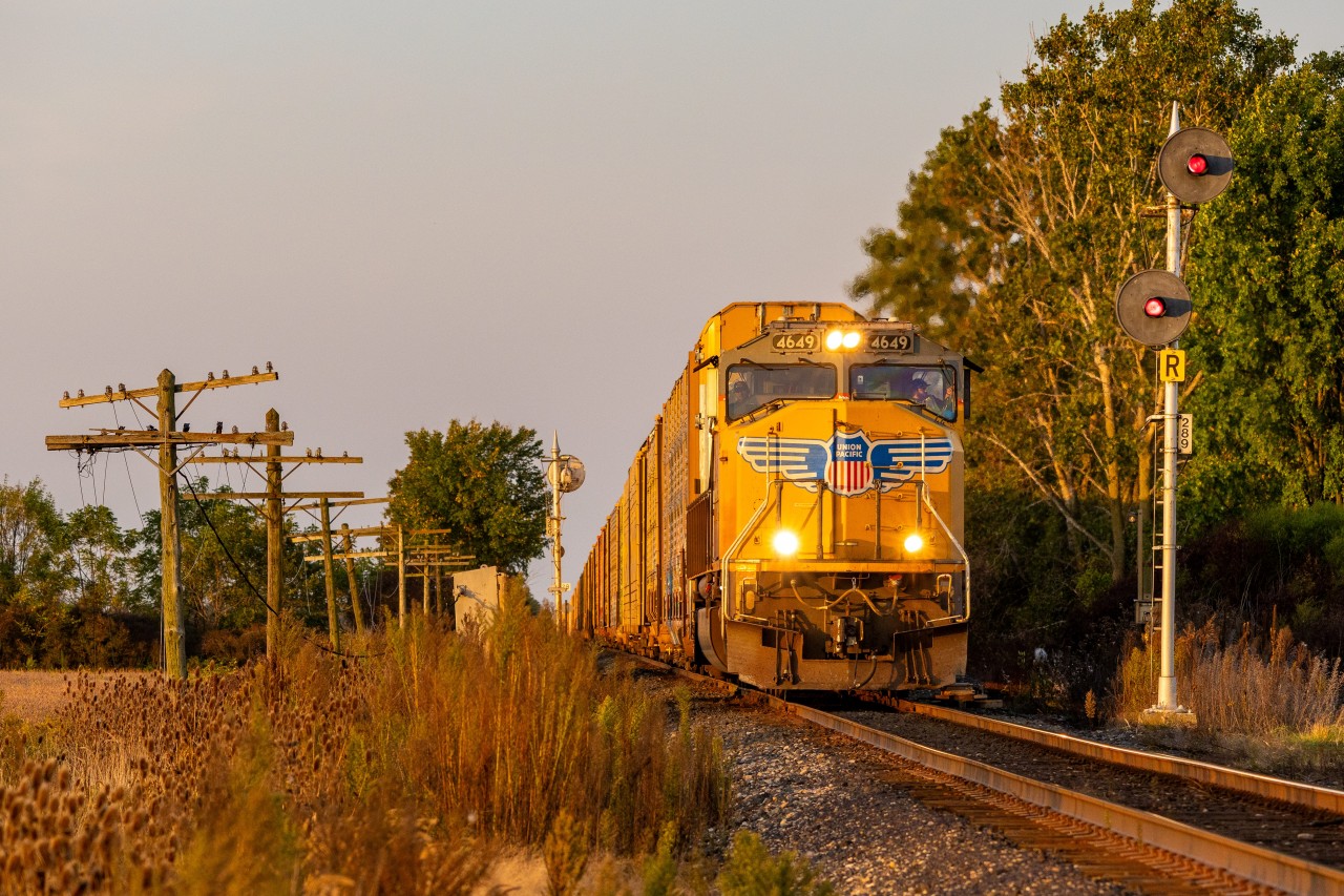 0530 has proven to be a primal time for waking up to watch these early morning EBs on the Windsor sub. Here was have 734 with a UP SD70M leader. Who knows how long it will be until these are in all storage.