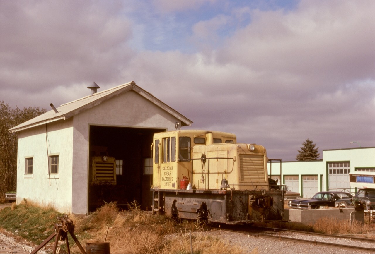 An autumn 1974 prairie road trip placed me in the midst of the sugar beet harvest, with deliveries by road and rail to Canadian Sugar Factories in Taber, Alberta.  Exploration of the mill site (with permission) revealed a busy railway network, including these two un-numbered GE 25-tonners s/n 29232 of 1948-01 origin and s/n 33671 of 1957-02 (not sure which is which in the photo).

The CSF Picture Butte mill had another 25-tonner, a photo post planned for next week.