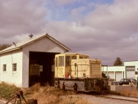 An autumn 1974 prairie road trip placed me in the midst of the sugar beet harvest, with deliveries by road and rail to Canadian Sugar Factories in Taber, Alberta.  Exploration of the mill site (with permission) revealed a busy railway network, including these two un-numbered GE 25-tonners s/n 29232 of 1948-01 origin and s/n 33671 of 1957-02 (not sure which is which in the photo).

<p>The CSF Picture Butte mill had another 25-tonner, a photo post planned for next week.
