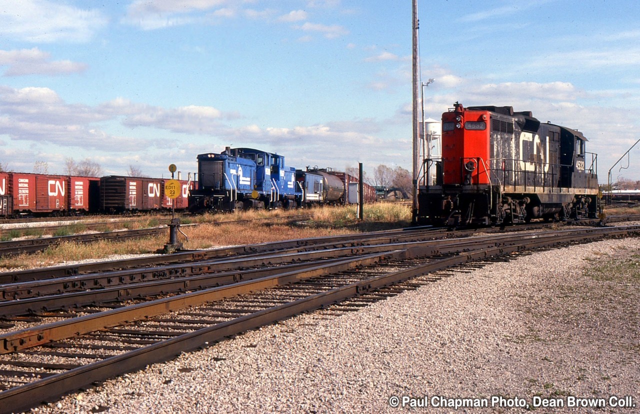 CR SW1500 9528, CR SW1500 9567, and CN GP9 4522 in Fort Erie.