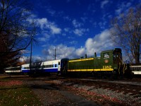 Exporail's passenger train has just returned from Des Bouleaux Station. Normally running with one car, an extra car has been added for a Halloween-themed ride.