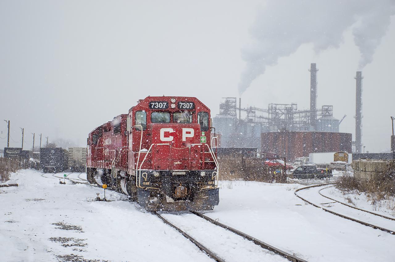 CP TH11 pulls into Strathearne Yard to lift gons of scrap from AIM under a decent snowfall.