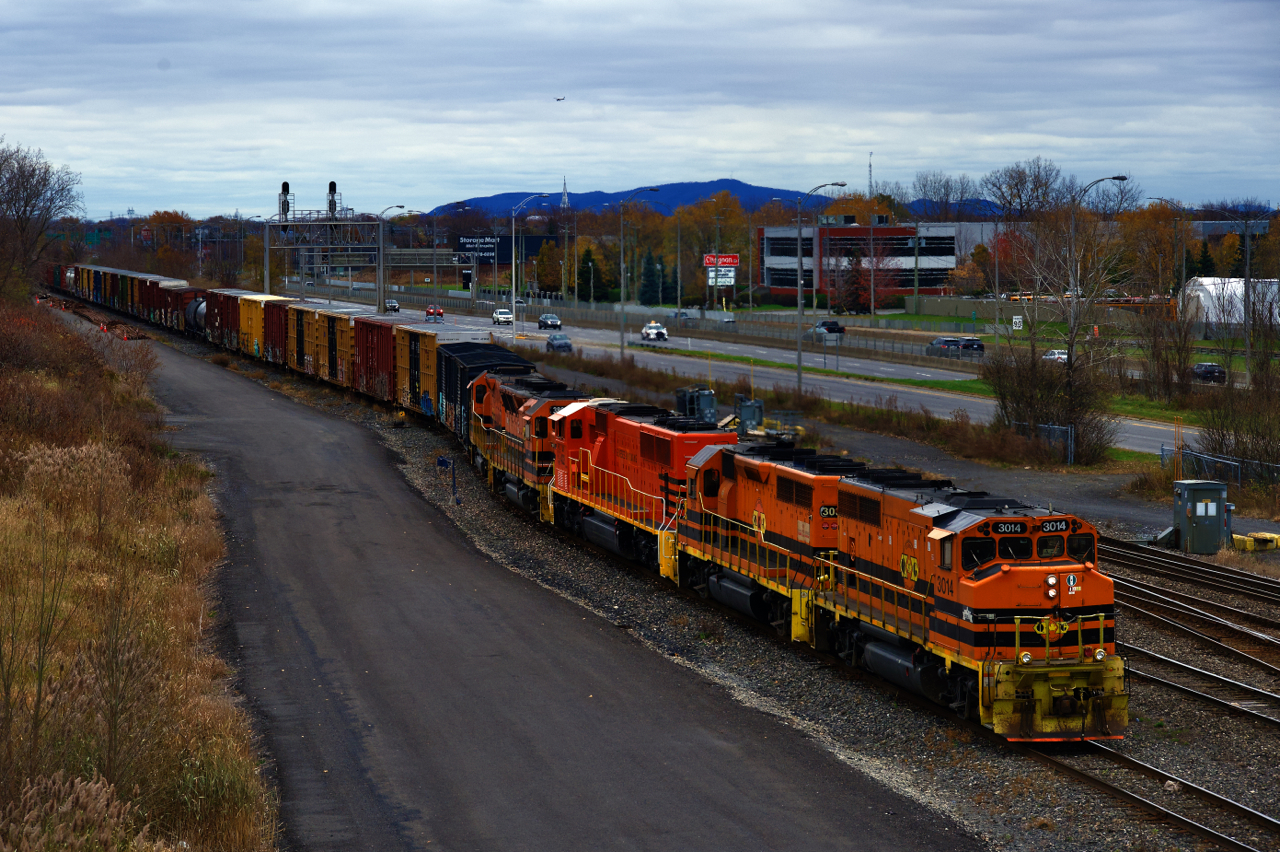 QGRY 3014 leads SLR 520 into CN's Southwark Yard in Longueuil. No stranger to CN rails, QGRY 3014 started life as CN 9480. Trailing are SLR 3004, SLR 4022, SLR 3805 & SLR 805.