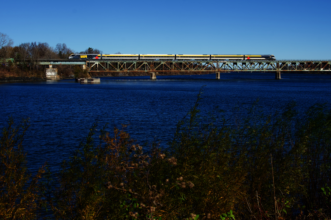 Starting this past weekend, VIA Rail began running running weekends-only VIA 624 and VIA 637 between Ottawa and Quebec City. Here VIA 624 has a Siemens set as it crosses the Richelieu River.