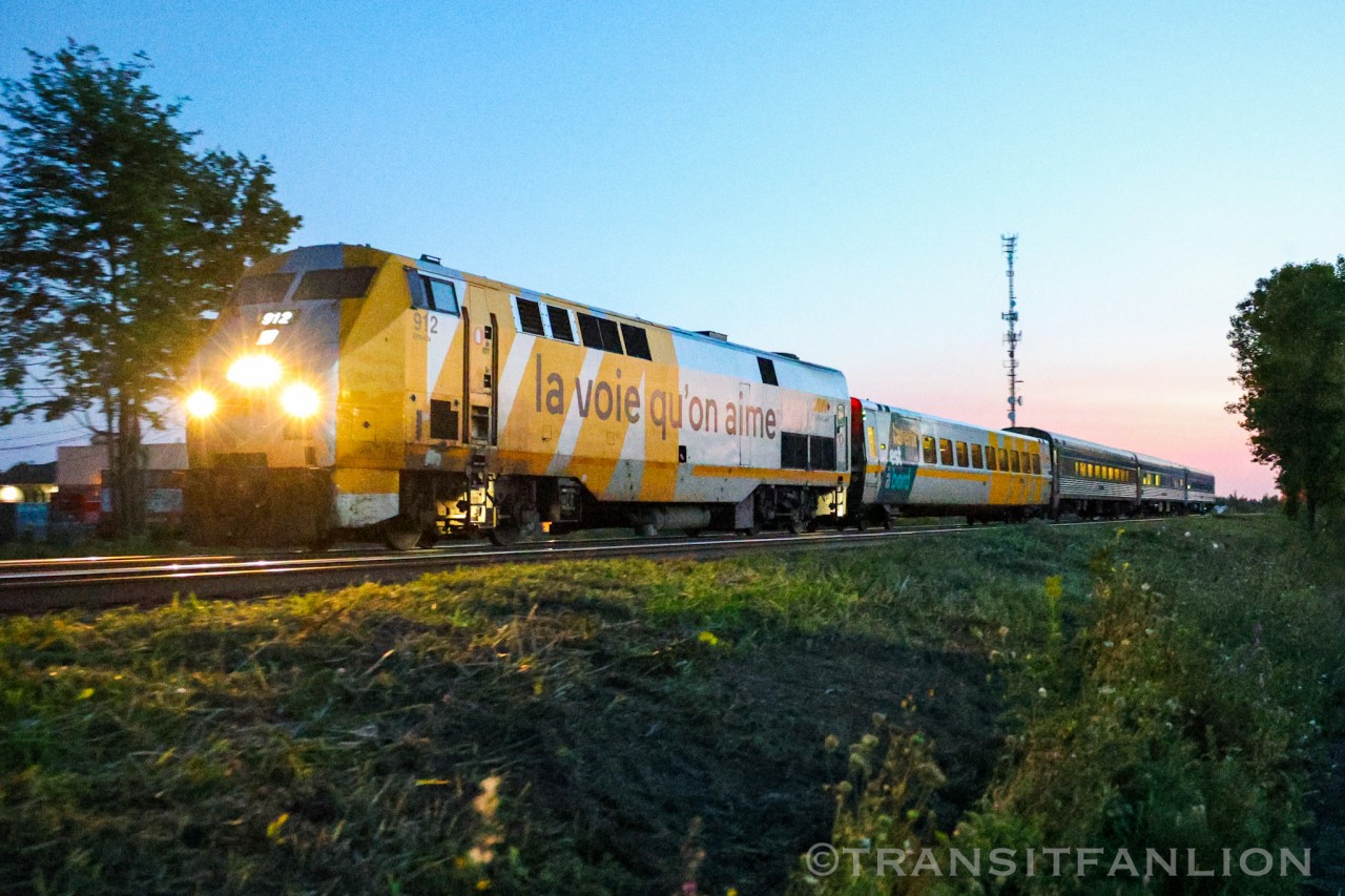 VIA 912 with a strange set of equipments including LRC economy coach 3356, HEP2 coach 4122, manor sleeper 8313 ‘Cabot manor’ and HEP1 coach 8140, running as 636/29 eastward on VIA Alexandria sub from Ottawa to Montreal Maintenance Centre, this set was deadheading on tail end of VIA 031/29 earlier in the morning.