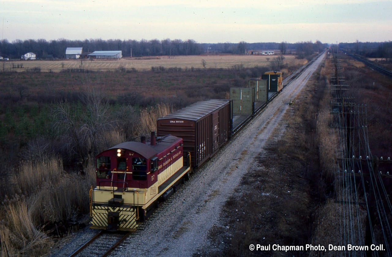 TH&B SW900 57 heads northbound on the TH&B Fort Erie Sub at the QEW, looking towards Fort Erie. The CN Stamford Sub is on the right.