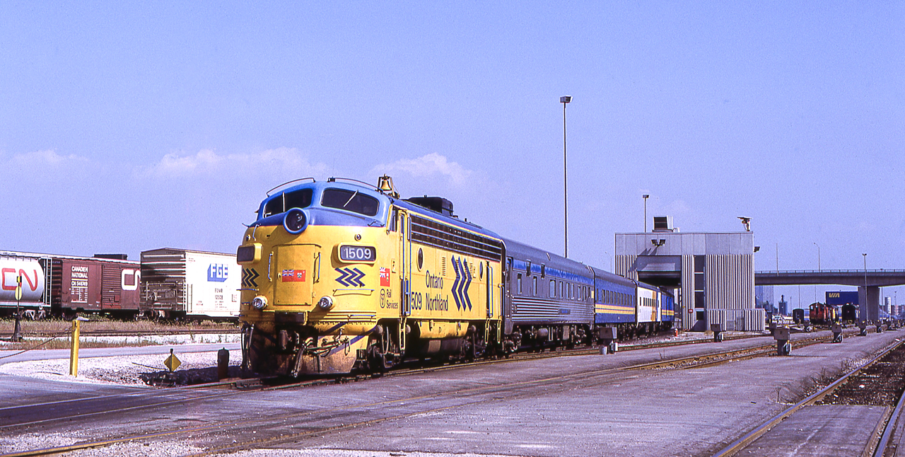 Doug Boyd photographed Ontario Northland 1509 in the Toronto area on September 10, 1987.