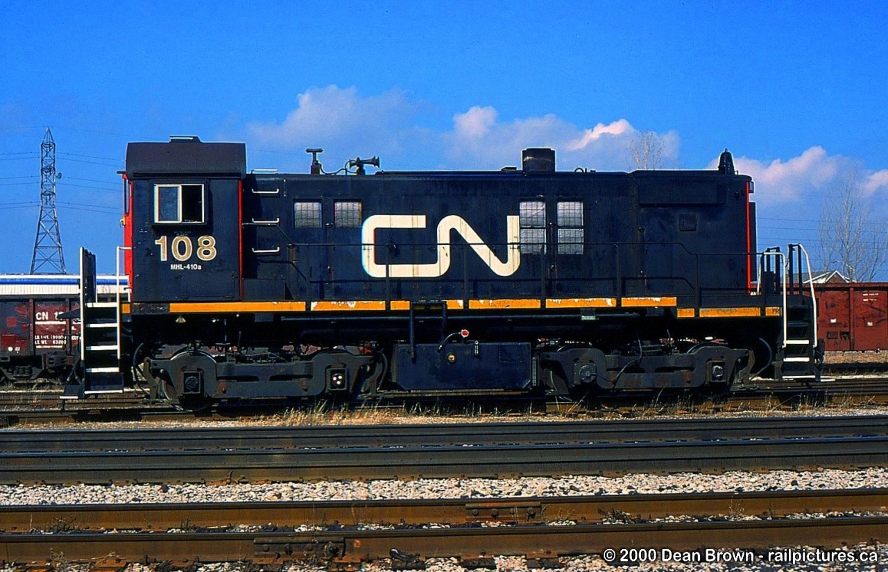 TRRY S-13u 108 still had the CN logo in March of 2000 before the Trillium logo was added a few months later.