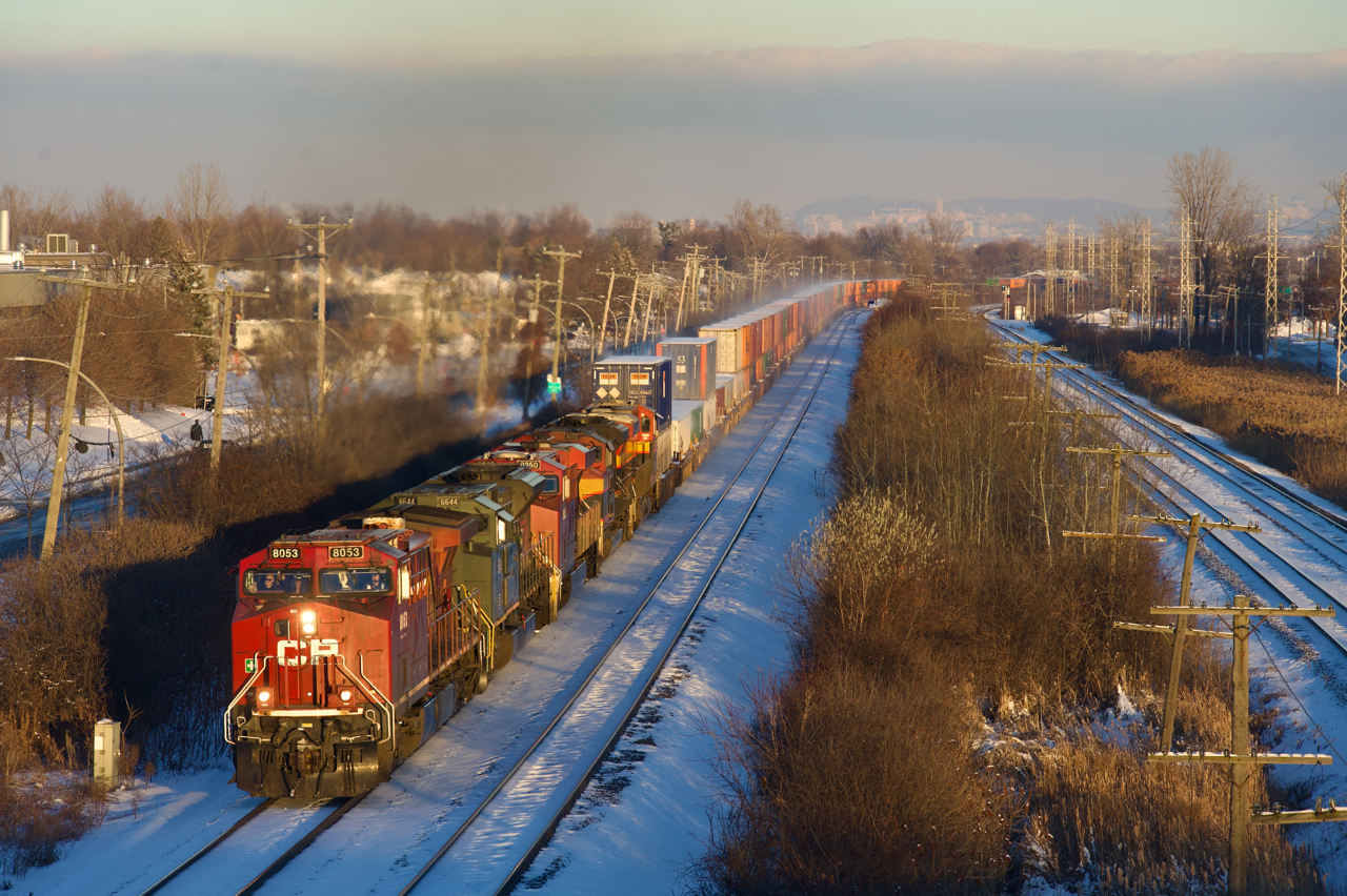 Sunset is about fourty minutes away as an amply powered CPKC 133 heads west through Pointe-Claire. Units are CP 8053, CP 6644, CP 9350, KCS 4840 & KCS 4172.