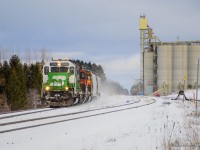 Kicking up the snow on their homeward trip to Kitchener, CN L540 zips past the Parrish & Heimbecker elevator at Shantz with a few hoppers from Traxxside.