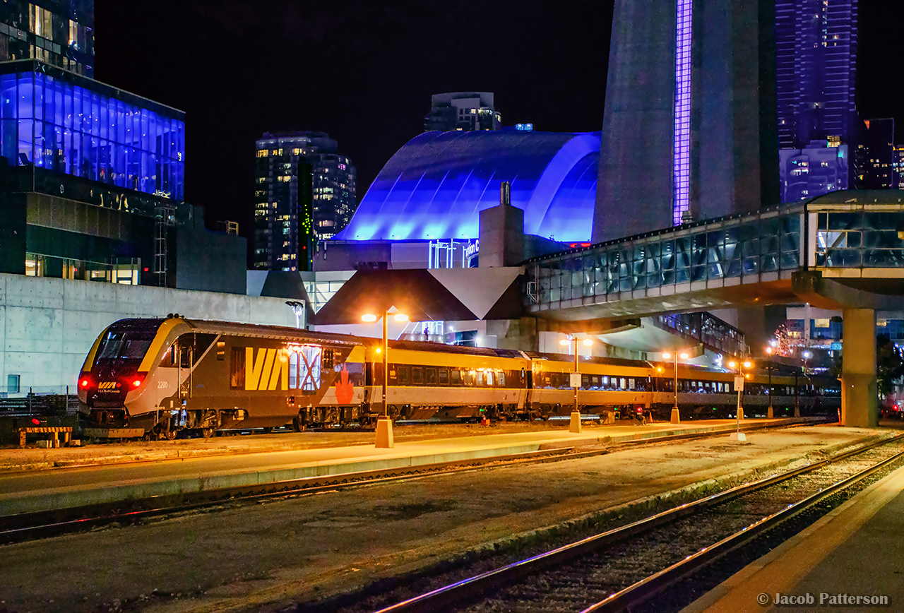 Equipment from VIA 76 sits at the west end of Union Station waiting on a signal to proceed to the TMC.