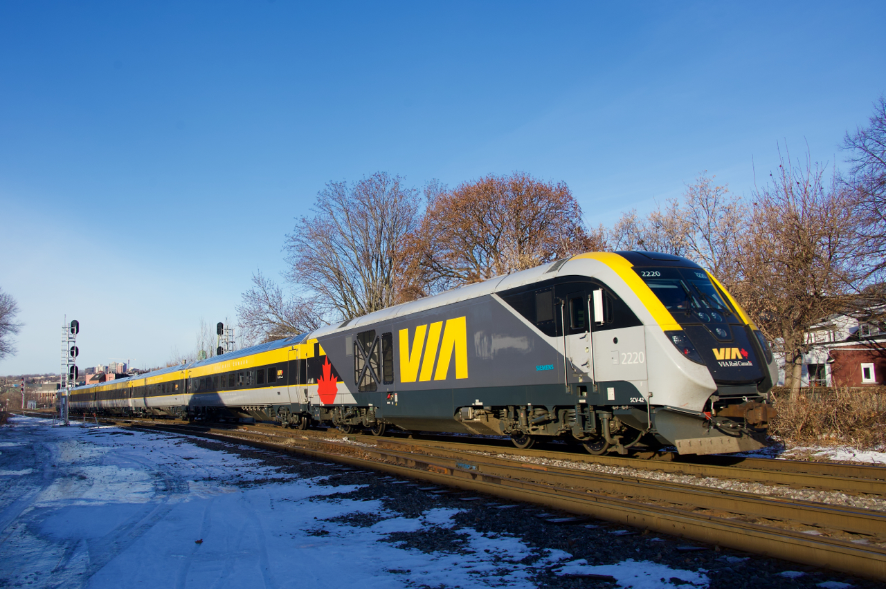 One of VIA Rail's newer Siemens trainsets is on weekend-only VIA 624.