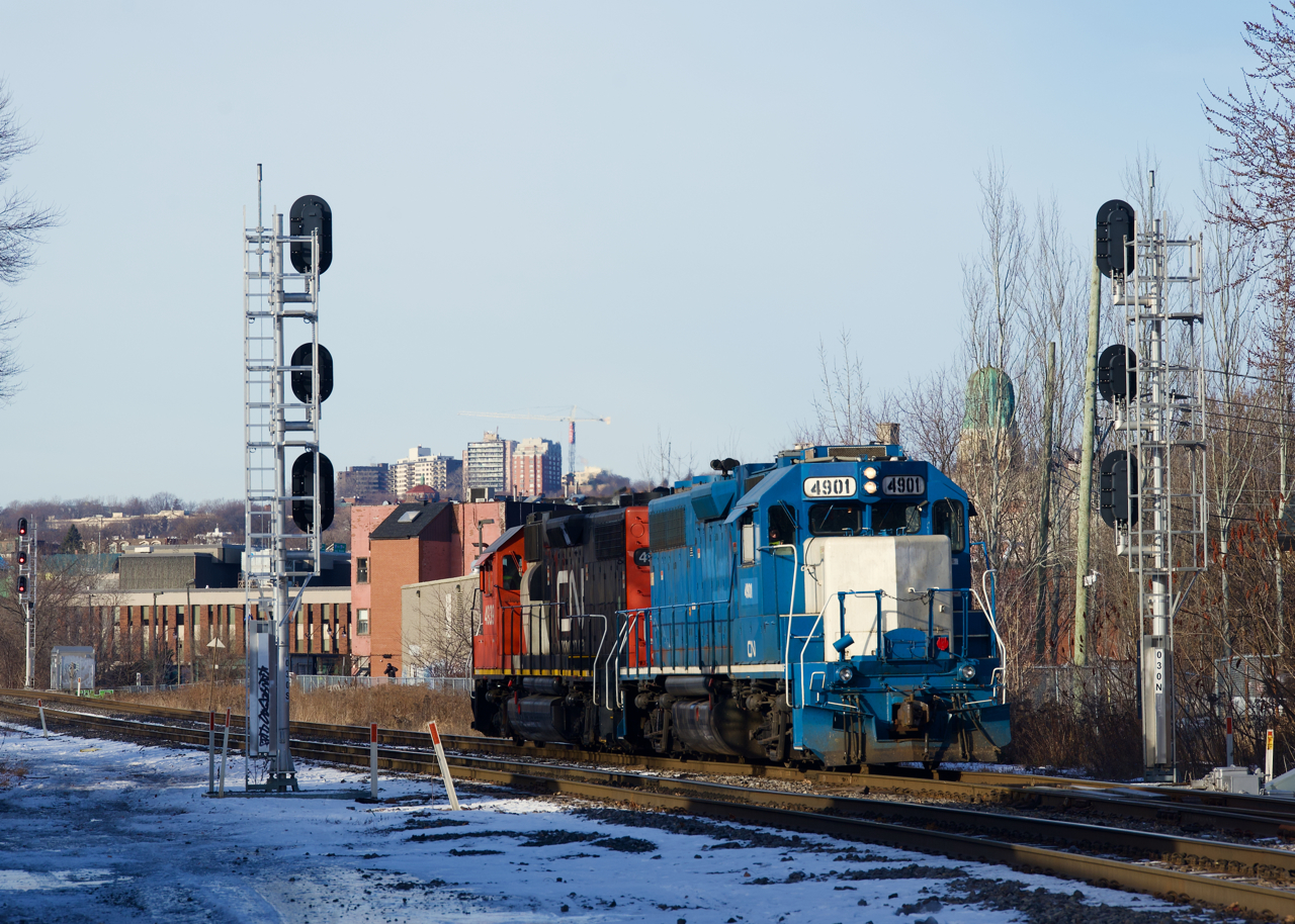 CN 500's power is returning to Pointe St-Charles Yard after dropping cars off at Turcot Ouest. Both units (CN 4901 & CN 4939) are secondhand purchases.