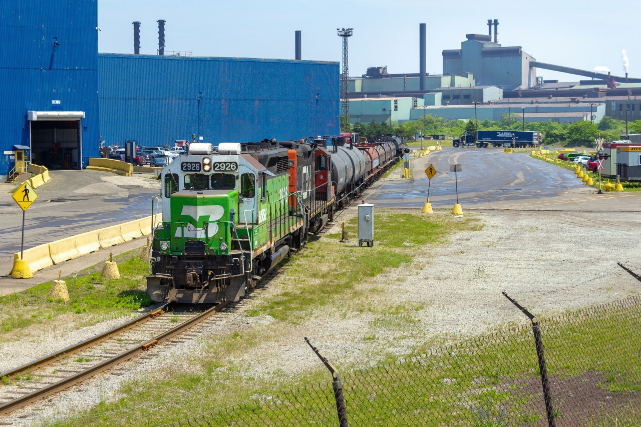 The 0700 Hamilton Job departs Stelco on a toasty Thursday as they make their way back to CN Stuart yard. 2926 has gotten into a collision with a truck at Wentworth the day after this shot, making the unit still unserviceable as of now.