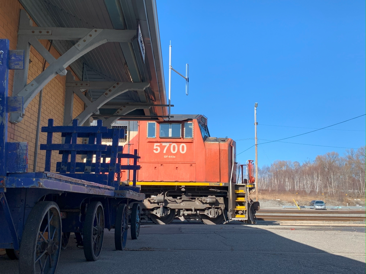 SD75I 5700 sits outside Capreol's 'new' station getting some sun and waiting for its next assignment.