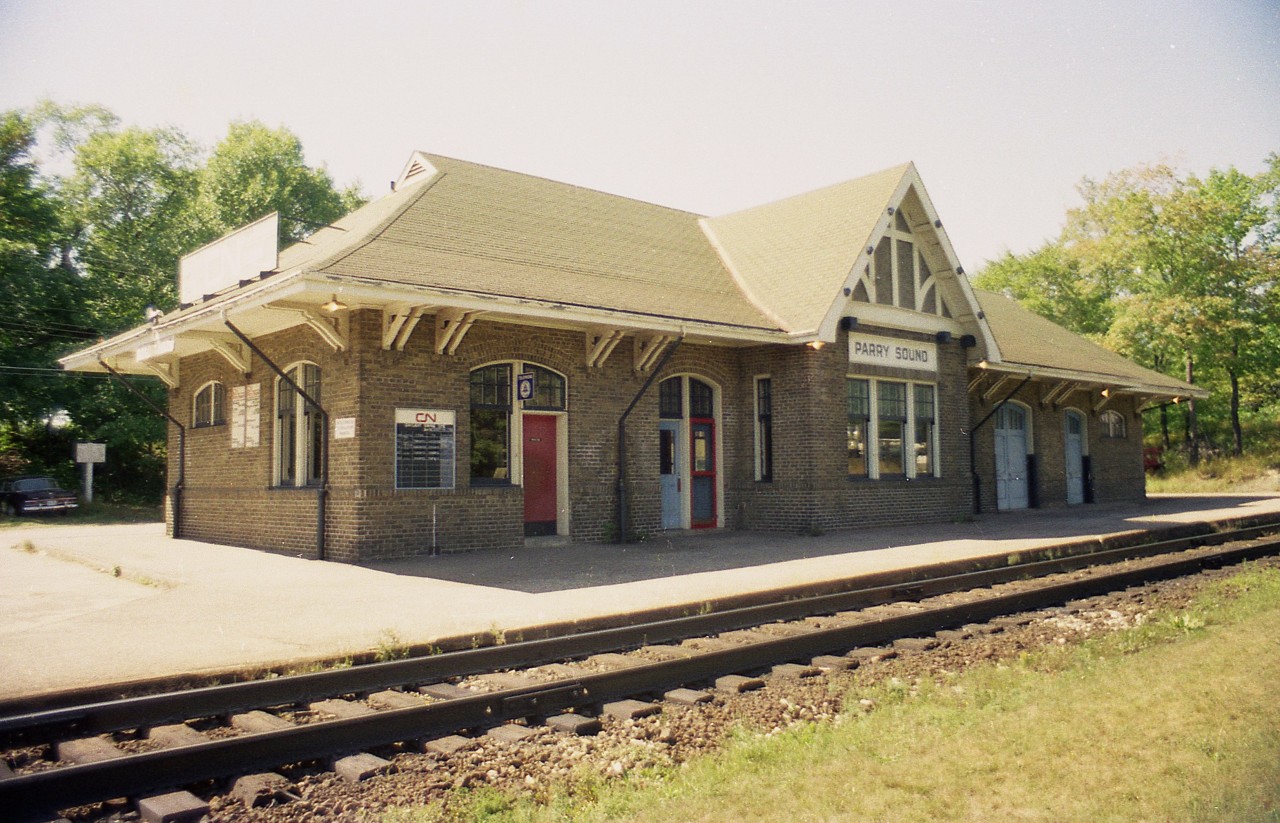 A look at the old Parry Sound CN station in town, as of this posting the image is from 48 years ago. It eventually became a Chamber of Commerce, then I think a private enterprise and last I heard, a few years ago, it was for sale.  I get wondering what has become of it. Still standing, I'm sure.