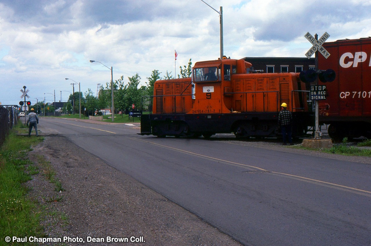 Union Carbide GE 65T 9 crossing Canal Banks St. in Welland Ontario.