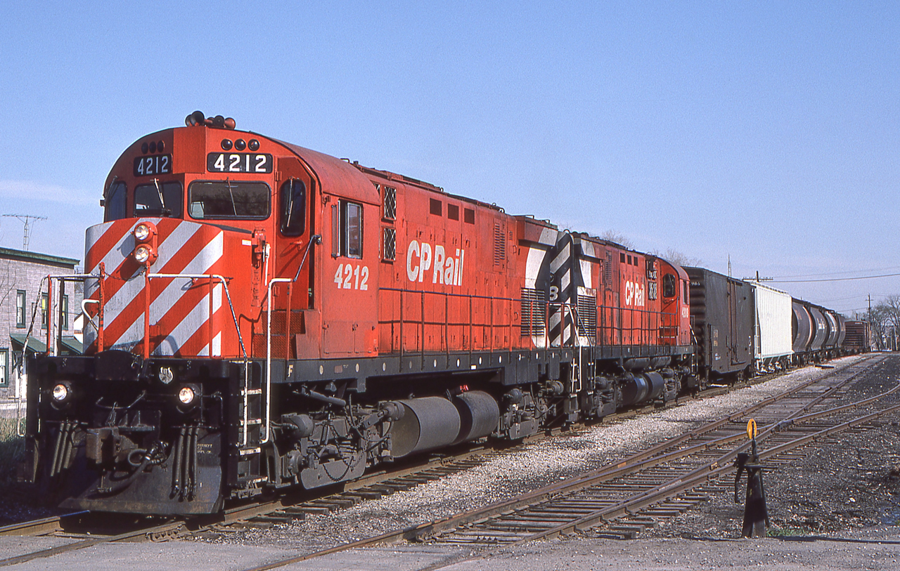 Peter Jobe photographed CP 4212 and CP 4208 on the head of train #89 in Brampton, Ontario on April 25, 1986.