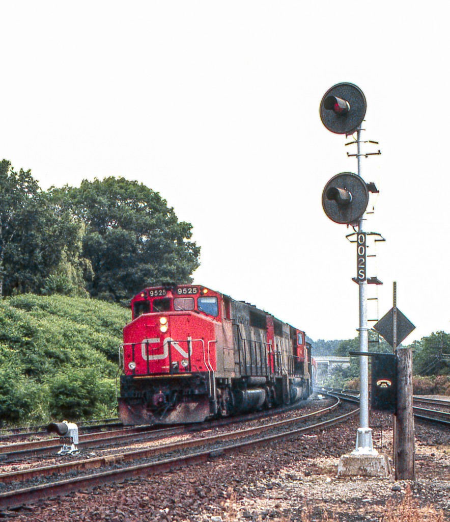 CN 9525 is westbound at Bayview Junction, Ontario on July 2, 1981.
Bob