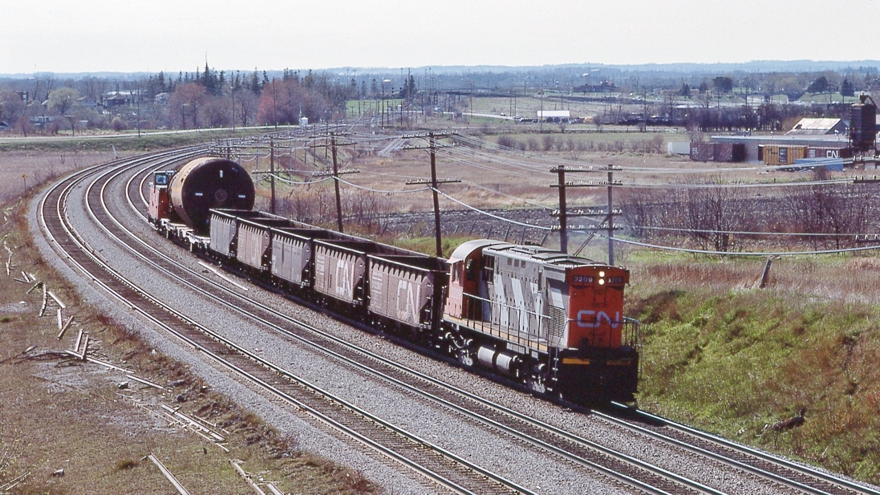 CN Extra 3209 East  with a dimensional.


 ..from the removed Hopkins Street overpass, April 27, 1985 Kodachrome by S.Danko


This Kodachrome had me scrambling ...so many changes...


TIME MACHINE


  Only the outlines of the roofs of three dwellings are identifiable in all four images: look closely, far distance upper left


  Darrell's  March 1989 capture


       Extra 3500 East   


  The 1991 view


       Skyline 504   


And the October 2016 view, just prior to the overpass removal 


       VIA  J train #52 / 62  


OBTW:


CN 3209 is a Century:  1967 MLW built C-424, retired late 1980's, with 10 sisters to Mexico circa 1989.


sdfourty