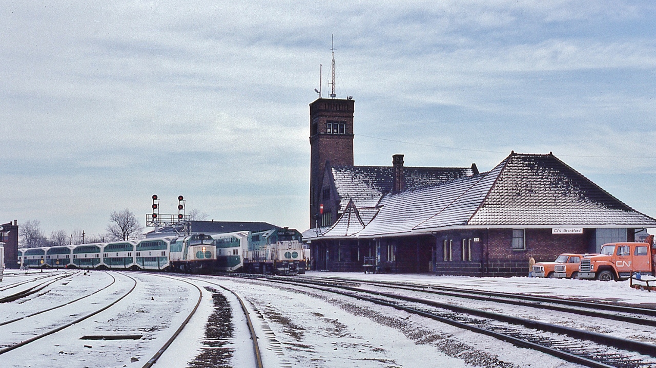 What ever happened to …...


…........GO Brantford........


GO equipment subbing for the tardy delivery of the new, fang-dangled, tilting coach LRC's  - ordered 1978 (delivered 1981 + ).


GO #500 is the trailing unit on the eastbound GO #506; as GO #514 leads a westbound to the station stop,


At CN Brantford, December 28, 1980 Kodachrome by S.Danko