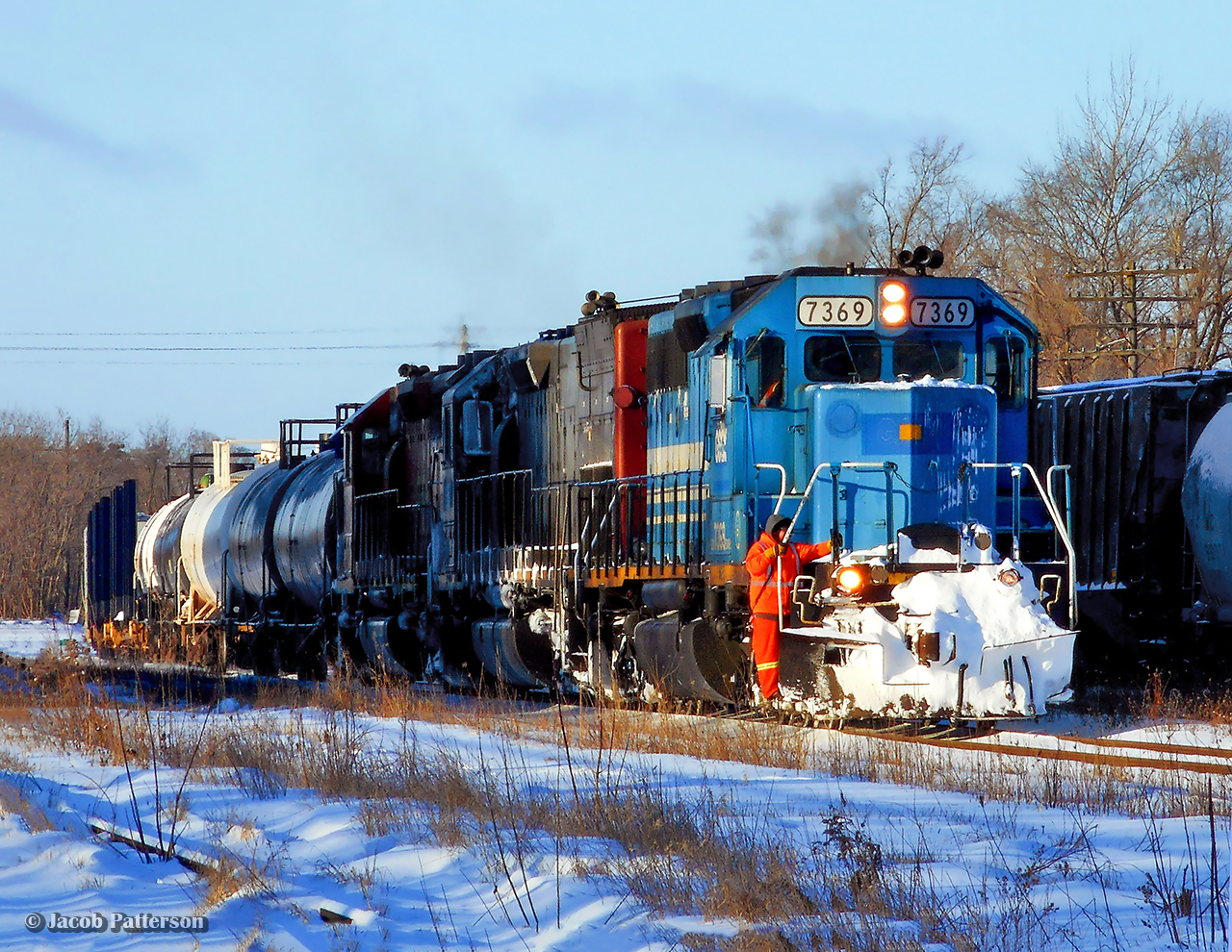 Looking back 10 years, GEXR 432's conductor rides the point as they prepare to drop their train and lift a dimensional load out of XW32.  A cut of buffer cars can be seen at right with the load from Innovative Steam Technologies bringing up the rear.  Within 15 minutes they'll be underway again with their short train for Mac Yard.