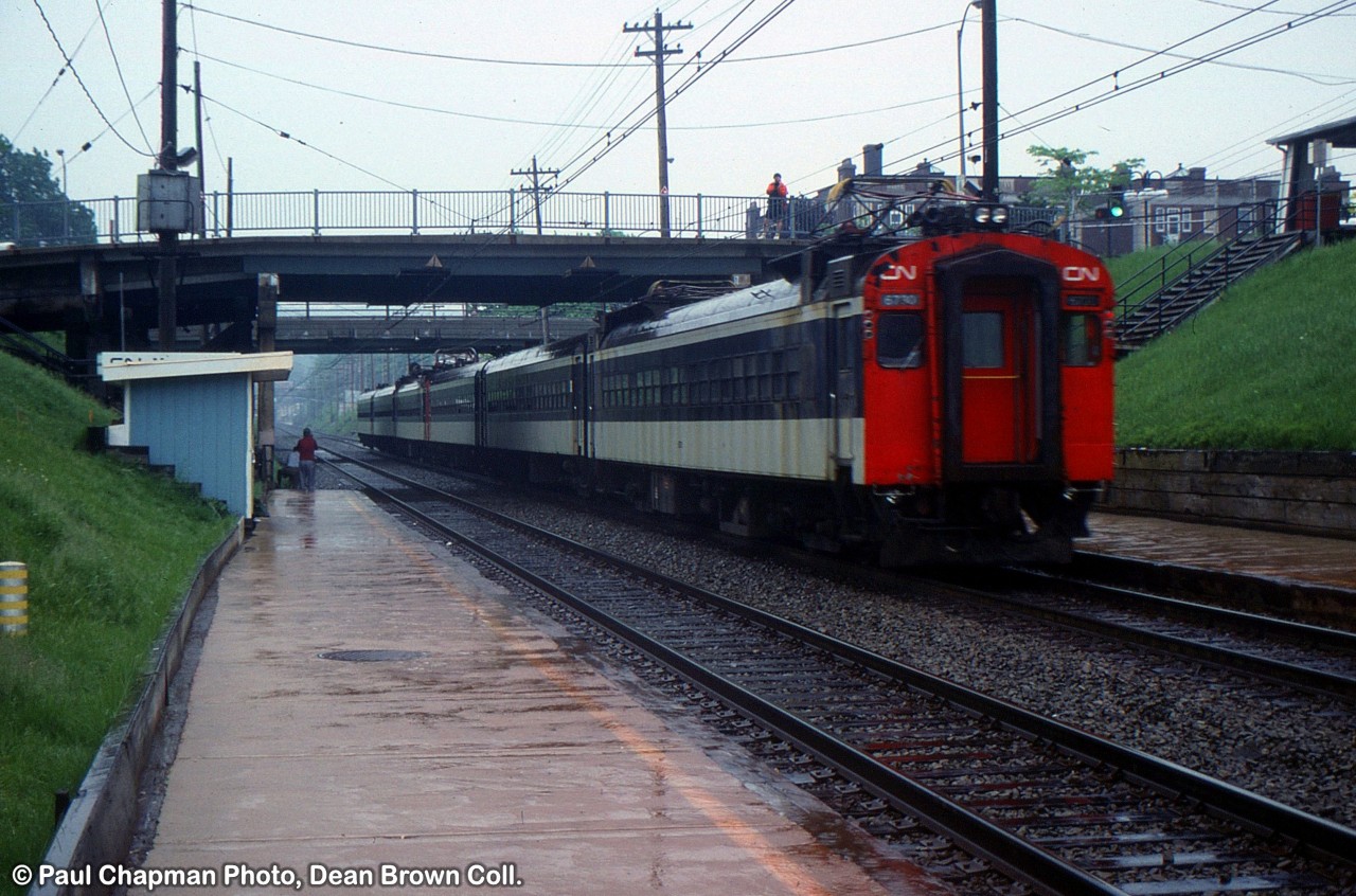 CN 6730 at Mount Royal.