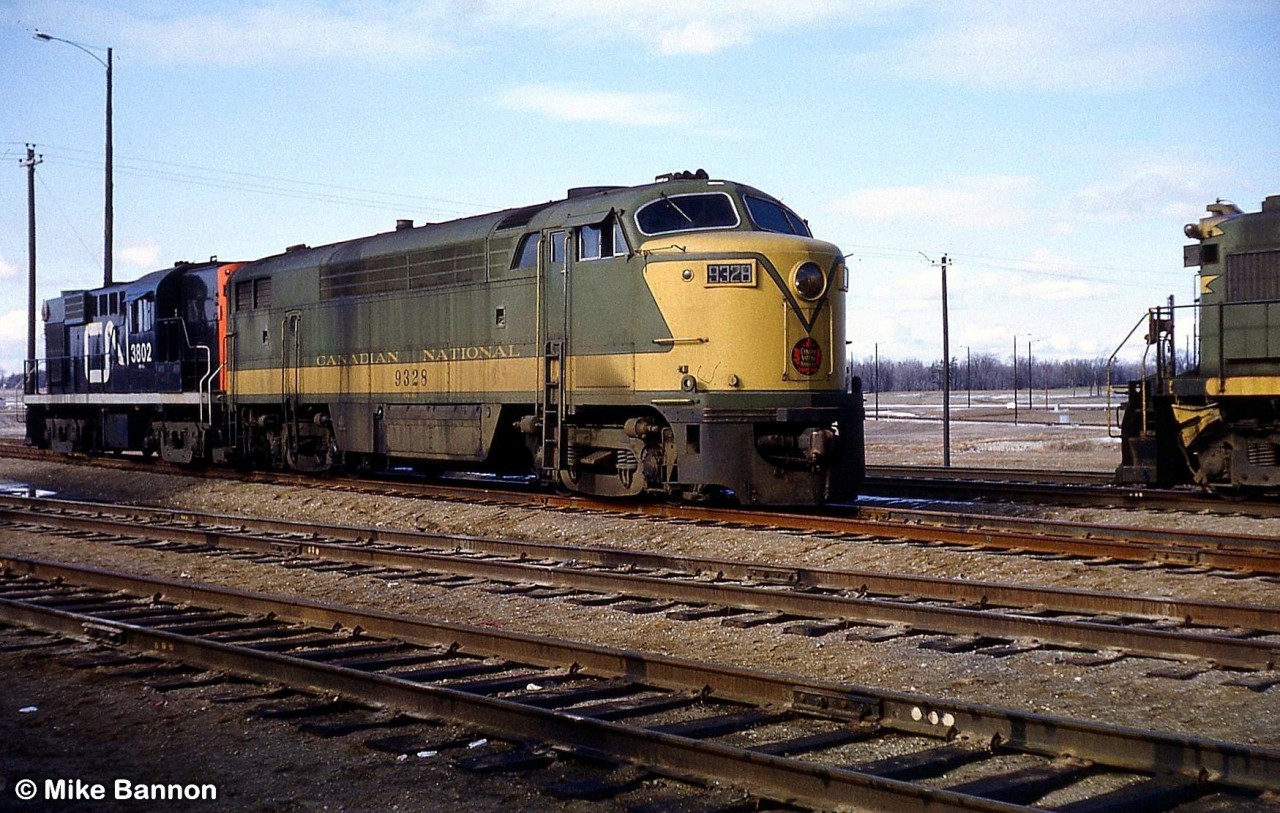 C Liner 9328 resting at the fairly new Mac Yard

Wayne Hannan Photo from my collection