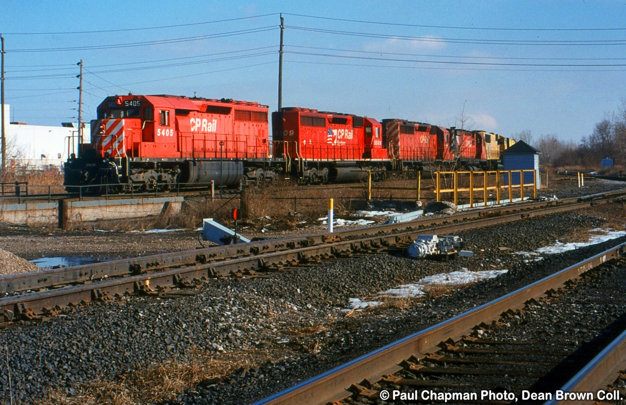 CP 5404 West approaching the Windsor Tunnel at Windsor South.