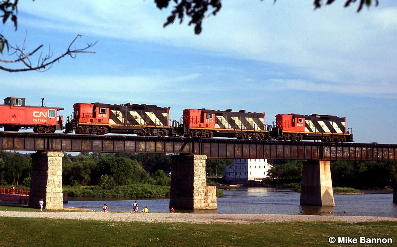 The CN Nanticoke switcher returning to Brantford. The Caledonia bridge makes for a nice setting