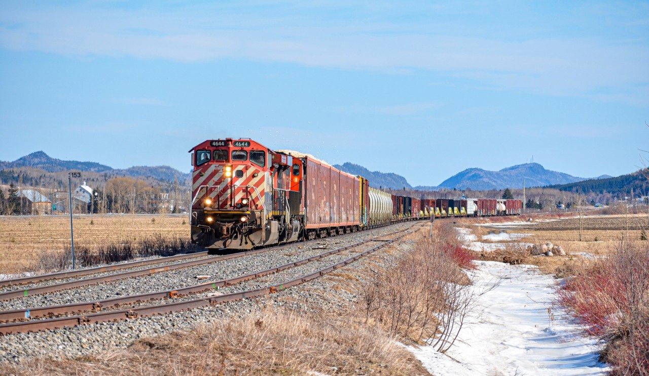 On an unusually warm winter day, former BC Rail C44-9WL 4644 makes the first of its 4 appearances on the Mont-Joli subdivision that year. As it might have been the final time one of these endangered species lead a train in the region, i decided to go for a chase starting in Rimouski and ending in Saint-Arsène. This was my favourite shot from the chase.