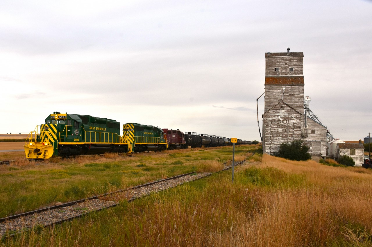 The new paint jobs on these two Great Sandhills units really make them stand out. I trust more will be done. The scene is late in the afternoon and this westbound has just finished putting its' train together at Pennant and is heading toward home base at Leader. We are just west of the Pennant as the grain elevator is actually in a hamlet referred to as Battrum. Anyway, nice countryside on a very pleasant day.  Power is GSR 2022, 2009 and HLCX 3839.