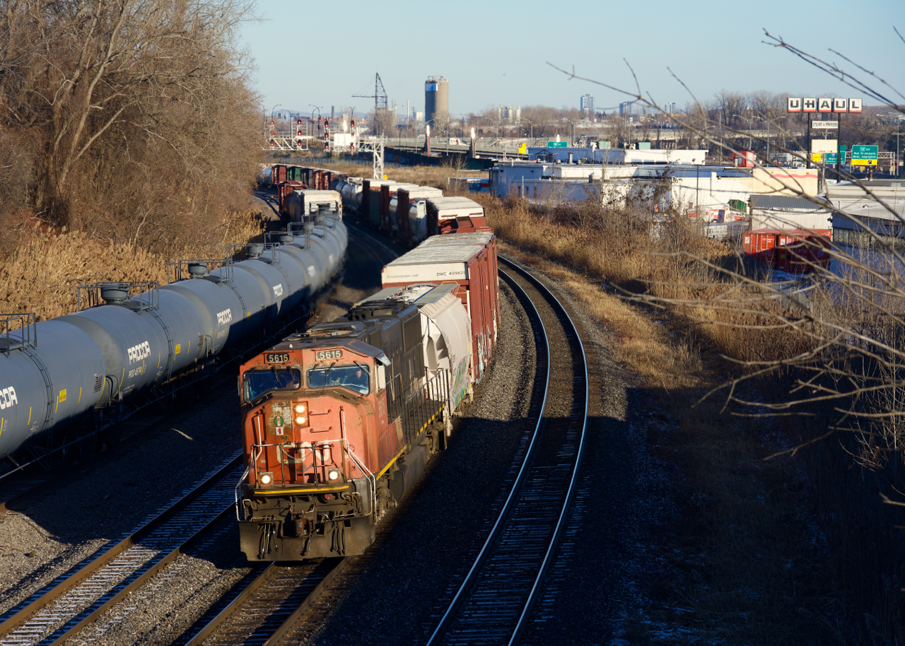 CN 527 has a solo SD70I and 86 cars.