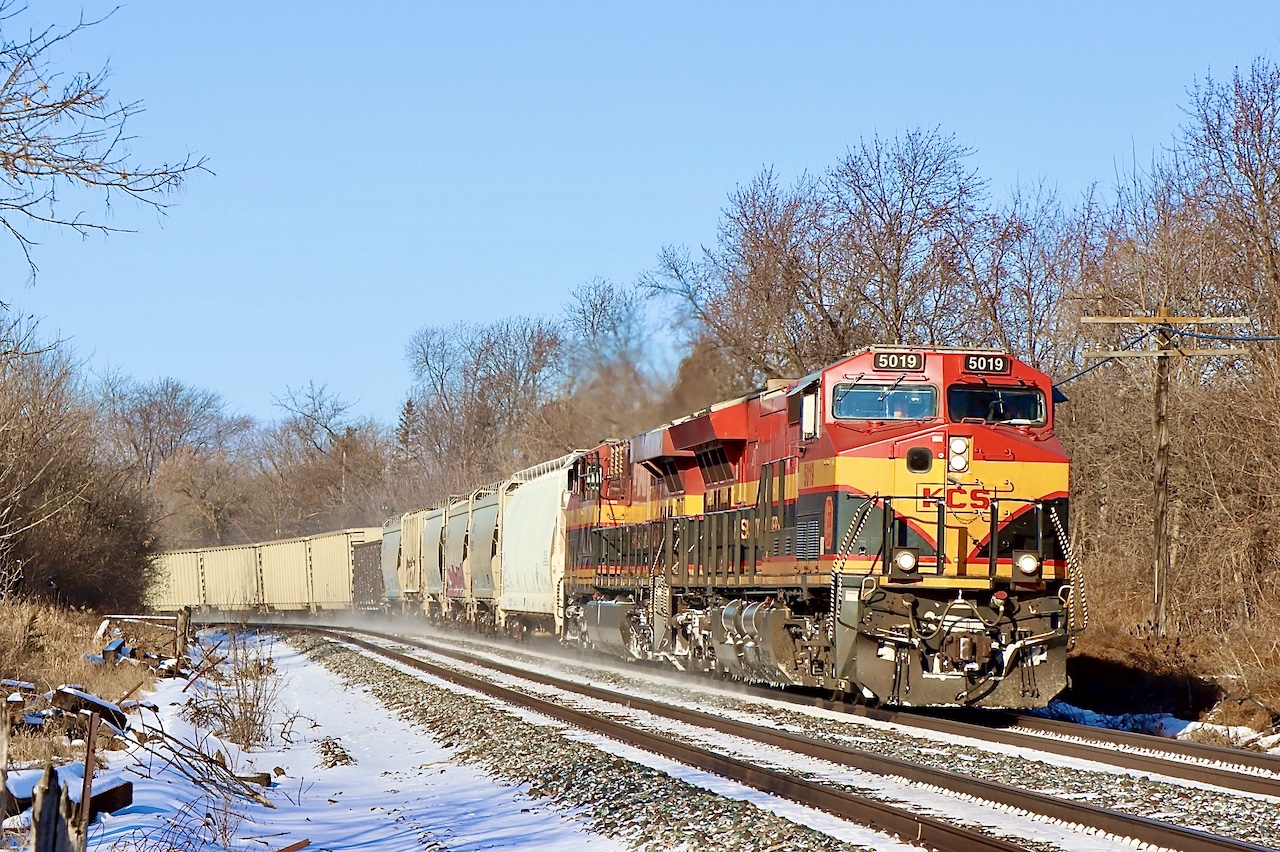 It would appear the KCS Tier 4 GE’s are still some of the freshest looking u its on the roster thankfully. A pair of KCS units is still worth the effort for me to head out for and a nice break in the clouds and a light covering of snow helps too. Here KCS 5019 and an another faded GE’s kick up a little fresh powder as they head into Erindale.