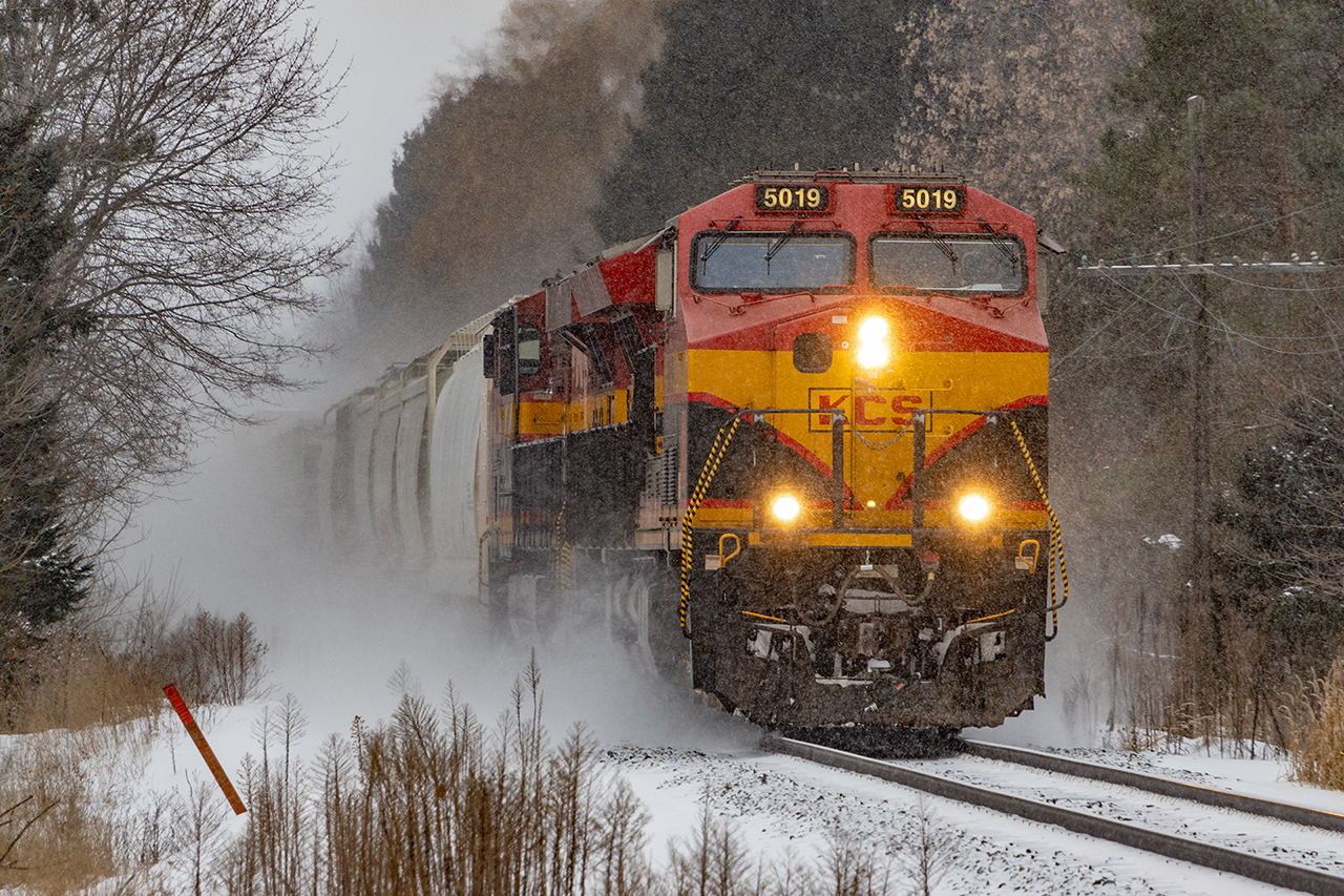 Southern Ontario is finally having a "normal" winter...a little snow on the ground, and mostly below zero temps. It's nothing like what they're getting in Muskoka where Bracebridge got another 45cm overnight. A KCS leader is still a bit of a novelty, and there is a rumour around that when the new units start arriving, a lot of KCS units are going back to their lease holders. I have no idea if that one is true, but a chance to catch 2 leading Detroit-Toronto 134 with the snow flying makers it special.