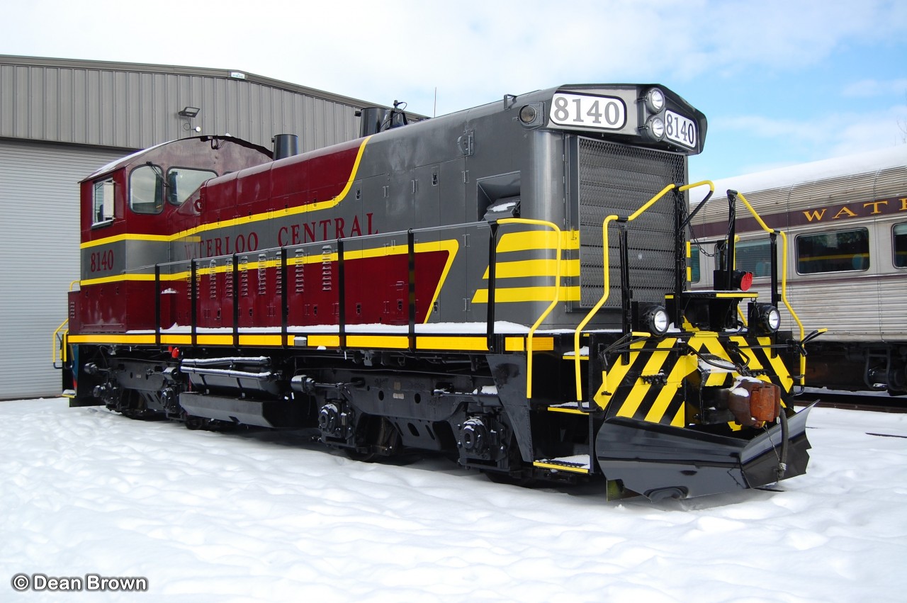 WCRX SW1200RS 8140 at St. Jacobs.