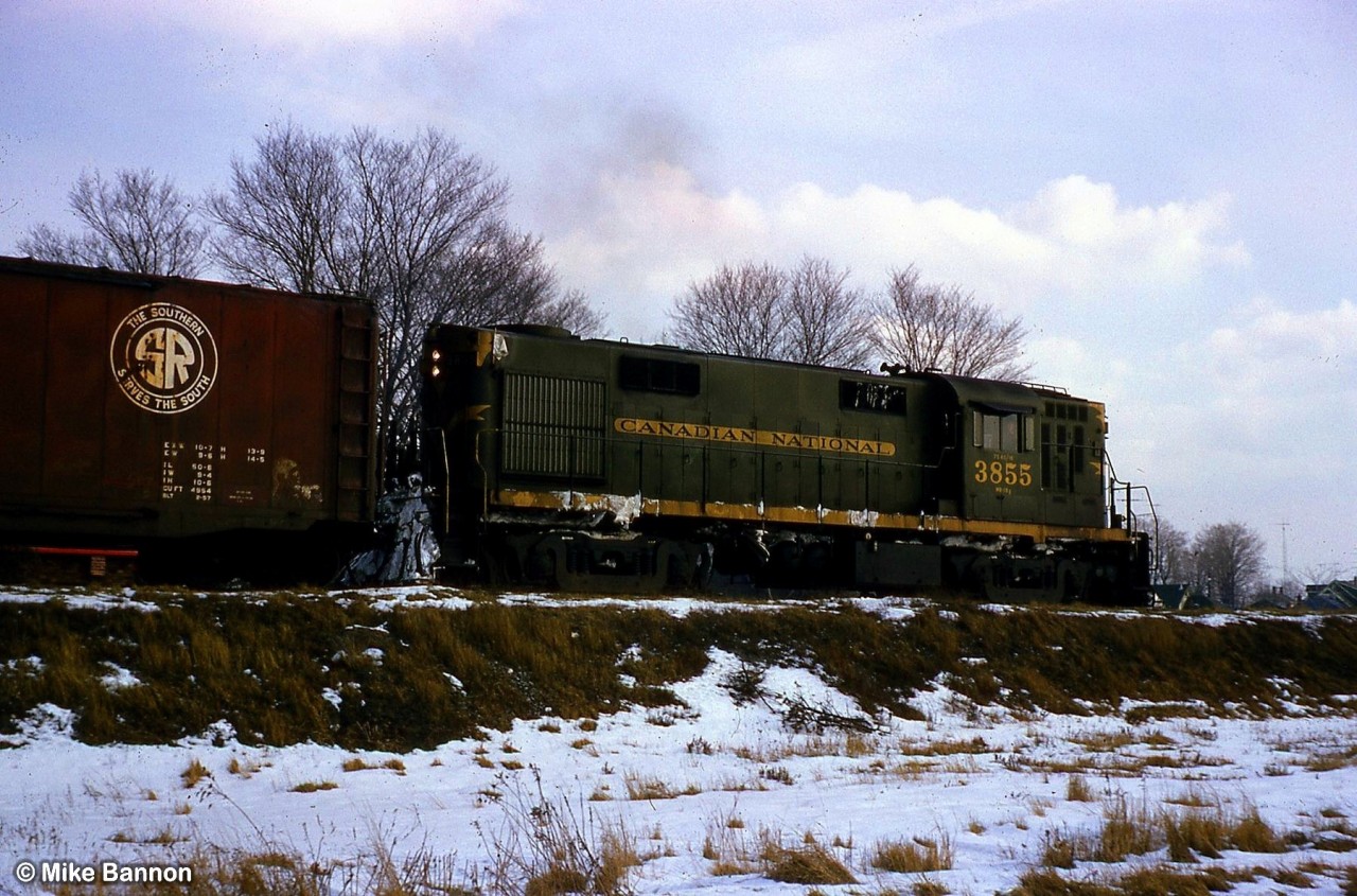 CN 3855 switching Goodyear in Bowmanville.