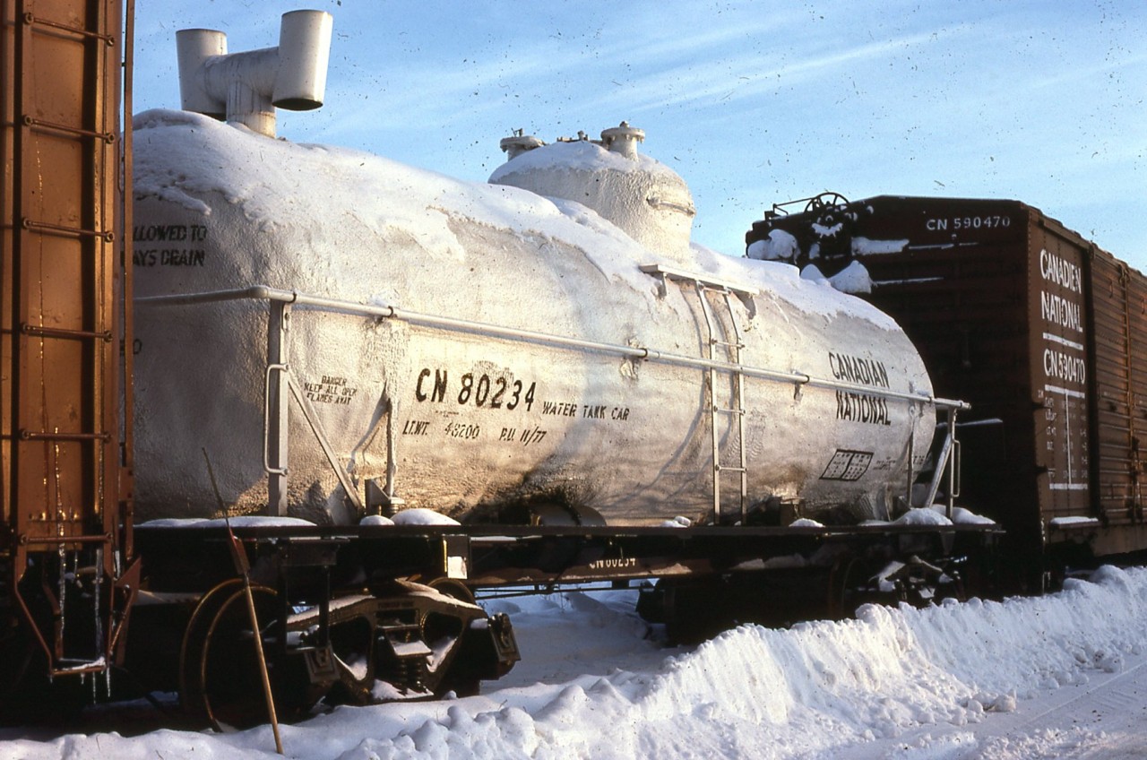 Heated insulated CN work train water car