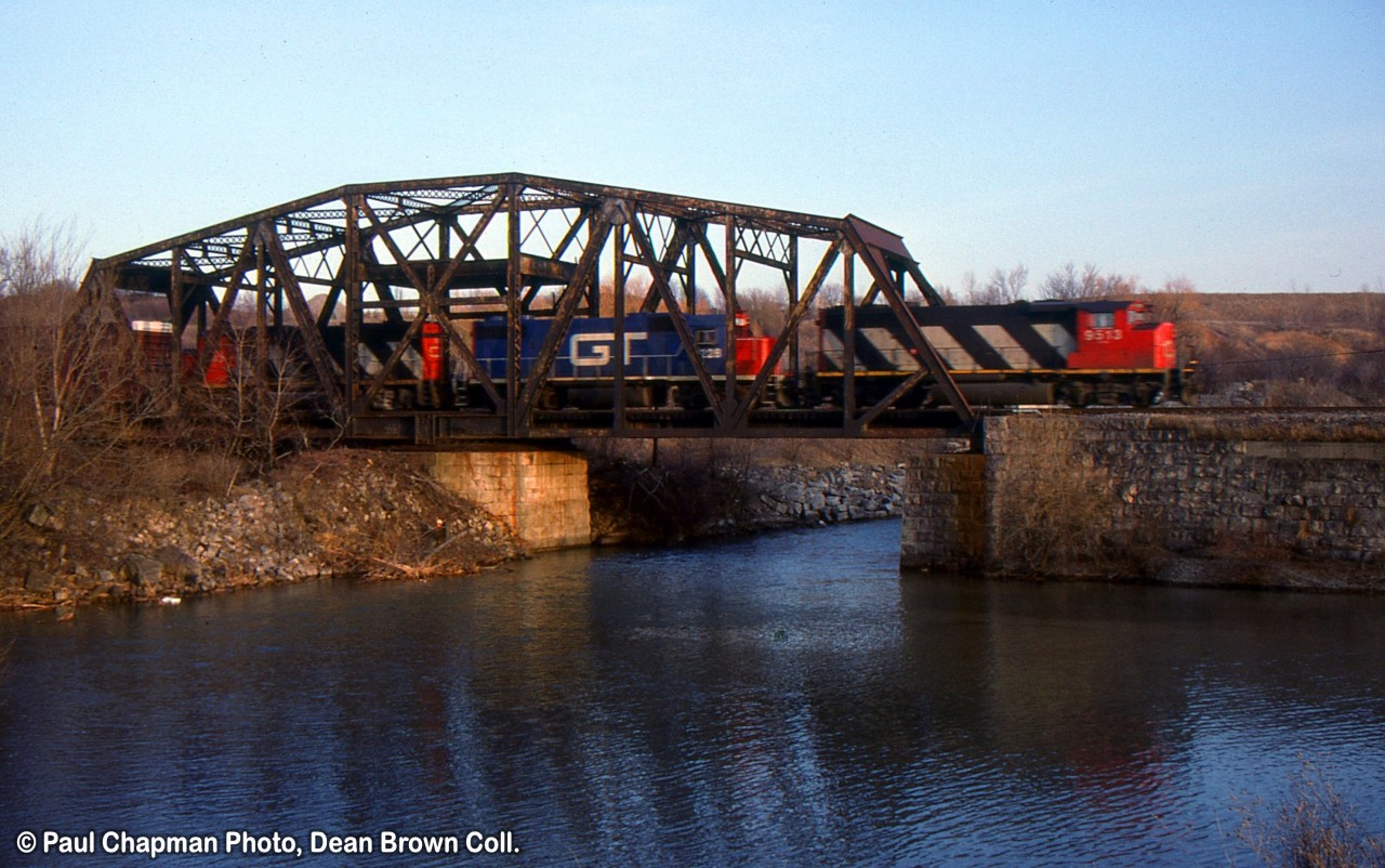 CN 334 with CN GP40-2L(W) 9513, GTW GP38AC 6228 and CN GP40-2L(W) 9643