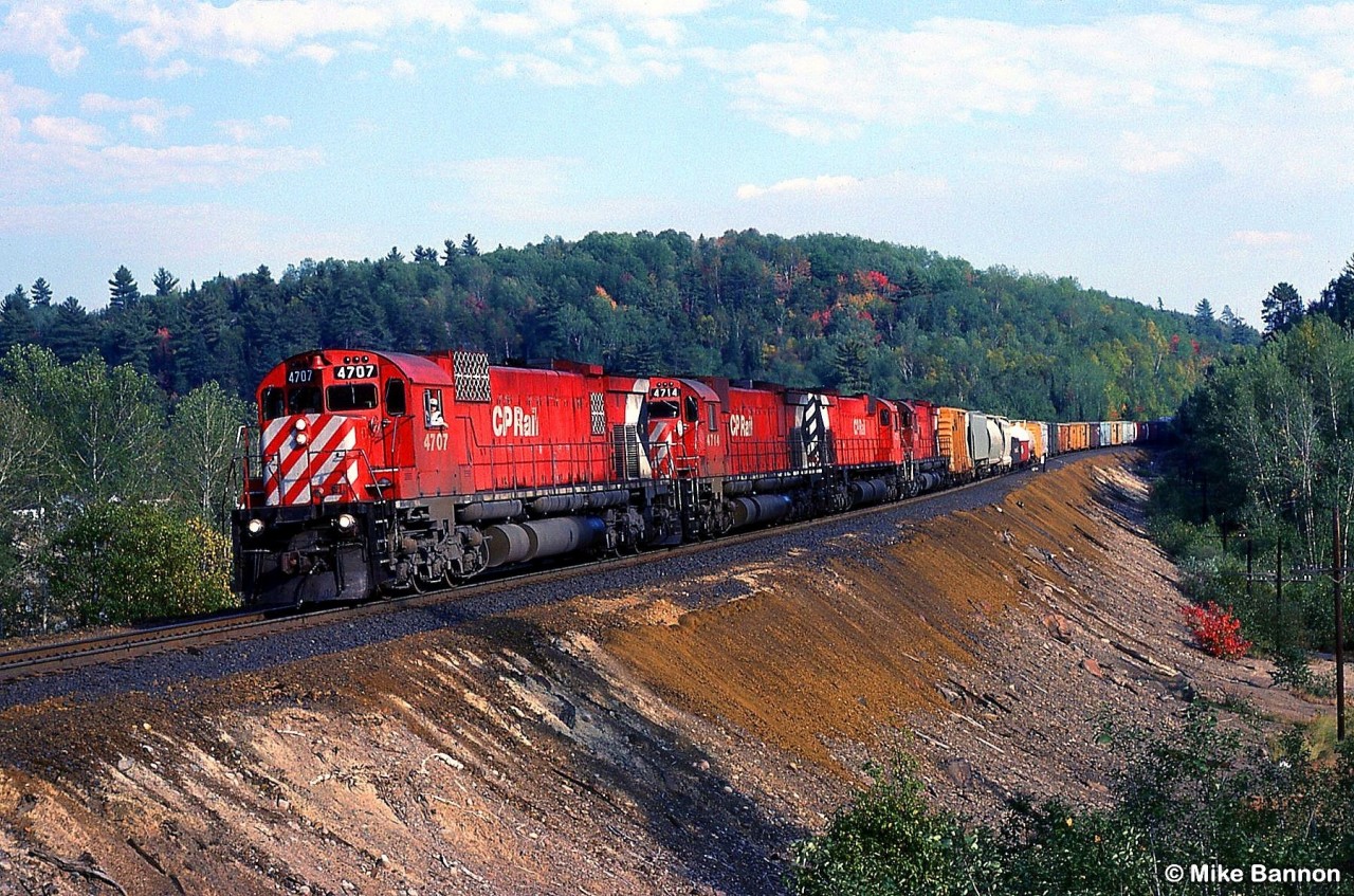 CP 4707 and sisters head west