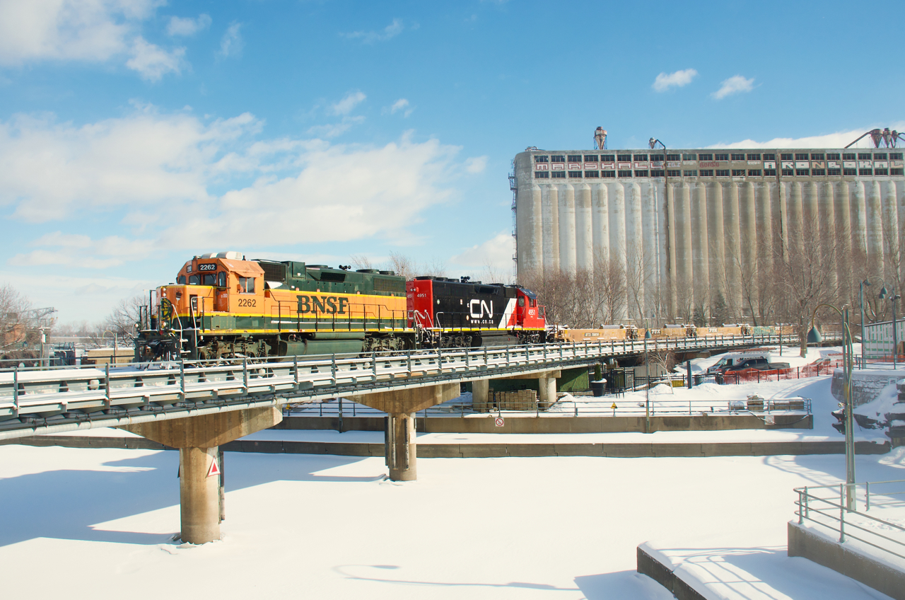 BNSF 2262 leads CN 500 into the Port of Montreal, with CN 4951 trailing. The BNSF unit replaced CN 4901 earlier this week.