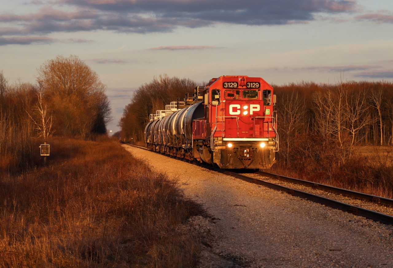 CP H62 is trundling into the sunset enroute to Innophos Canada in Port Maitland along the former CASO Mainline.