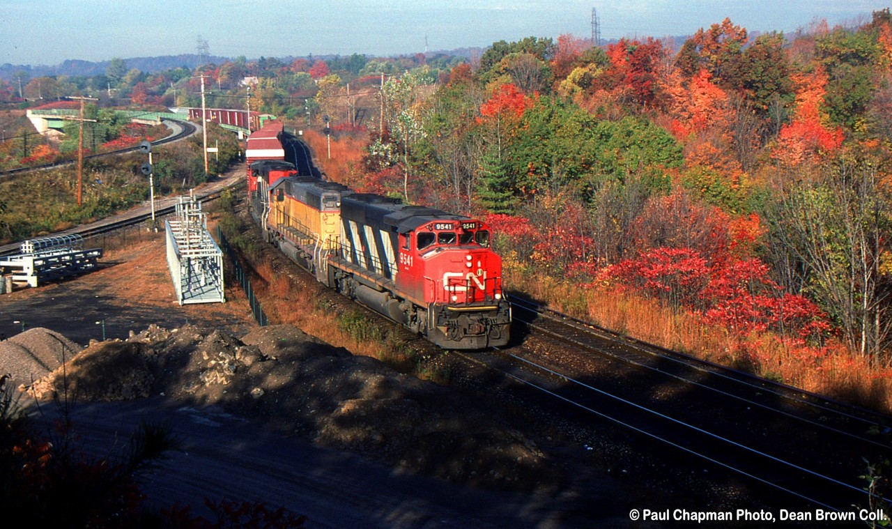 CN Eastbound with CN GP40-2L(W) 9541 through Hamilton West.